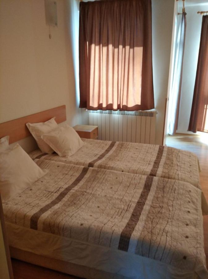 Apart Hotel Flora Residence - Clover Building Flat 09 بوروفتس المظهر الخارجي الصورة