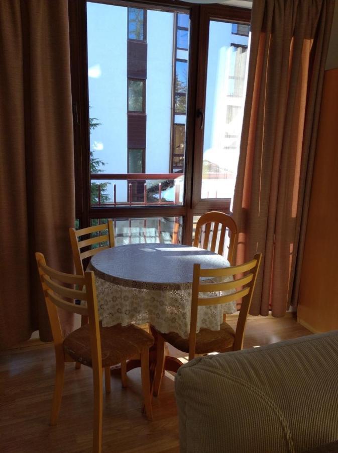 Apart Hotel Flora Residence - Clover Building Flat 09 بوروفتس المظهر الخارجي الصورة