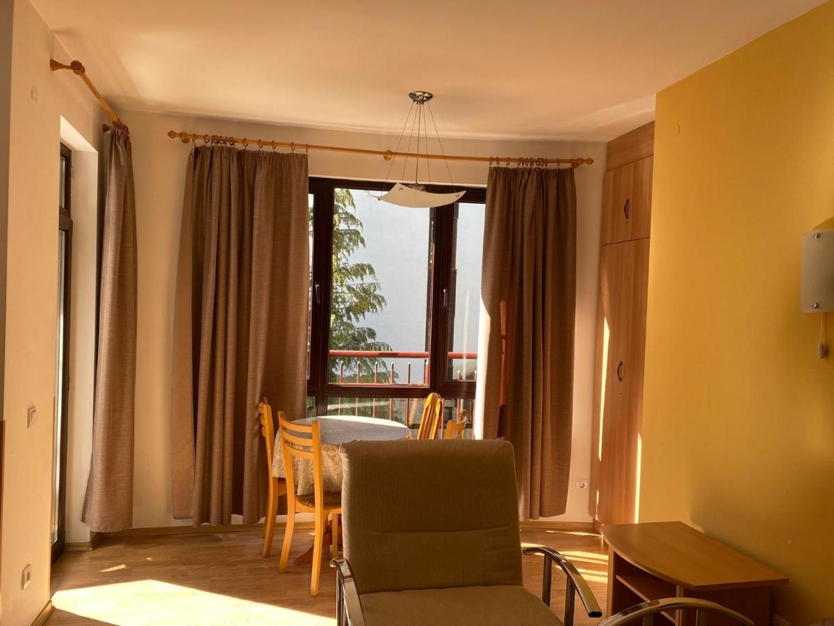 Apart Hotel Flora Residence - Clover Building Flat 09 بوروفتس المظهر الخارجي الصورة